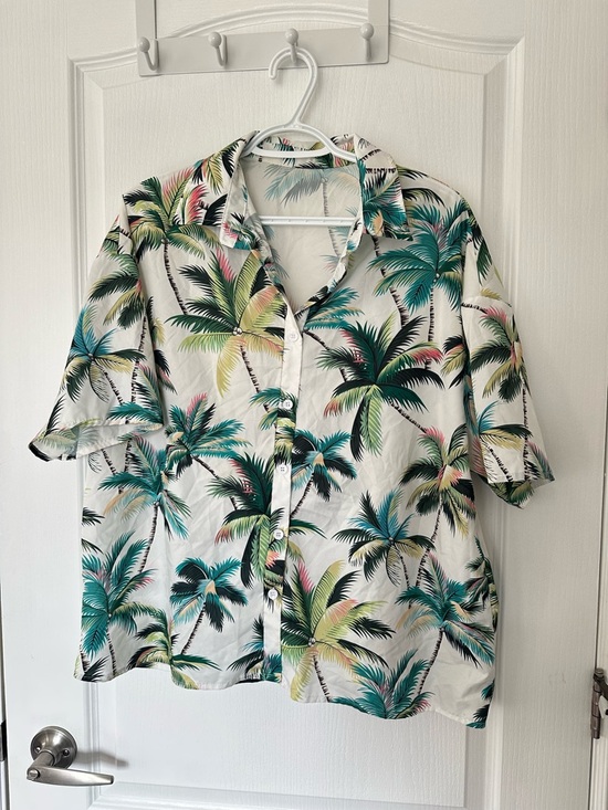 Tops - NWOT Tropical Palm Tree Print Button Down Shirt Coastal Chic Vacation Boho Top